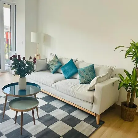 Cozy 1 Bedroom Flat With Private Terrace アパート