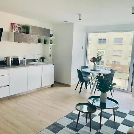 Cozy 1 Bedroom Flat With Private Terrace *